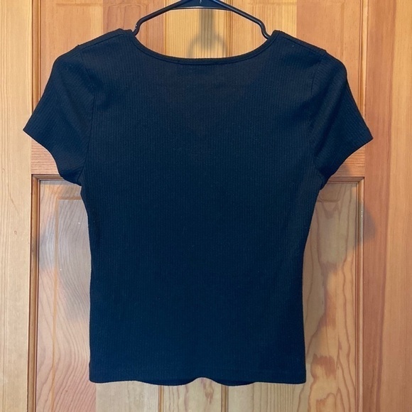 Hollister Black Ribbed Tight T-Shirt with Ring Cut-Out - Picture 2 of 3